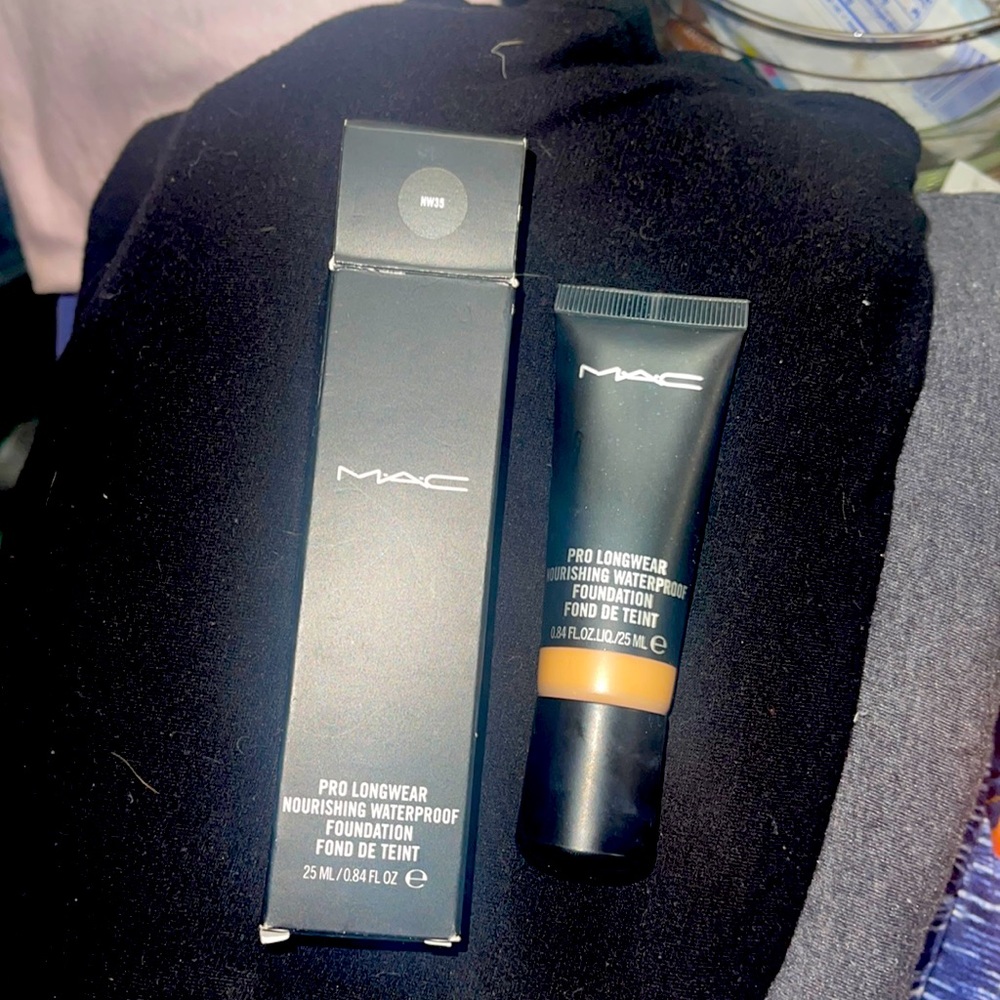 Mac Pro longwear nourishing waterproof foundation NW35